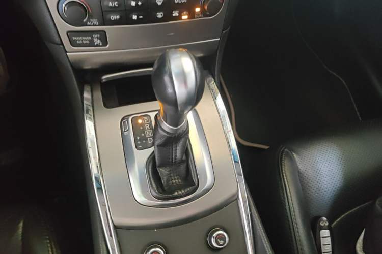 Used Infiniti G Series 2013 G25 Sedan Sport Edition Gear Lever