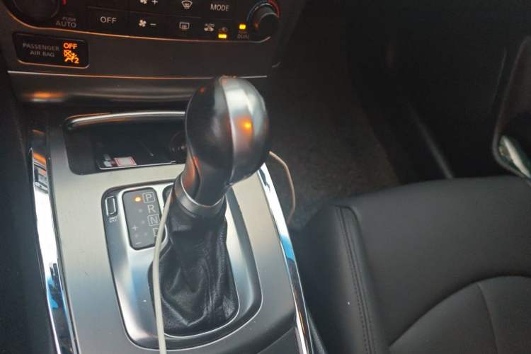 Used Infiniti G Series 2013 G25 Sedan Luxury Sport Edition Gear Lever