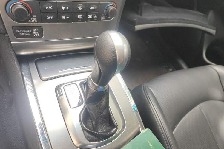 Used Infiniti G Series 2013 G25 Sedan Sport Edition Gear Lever