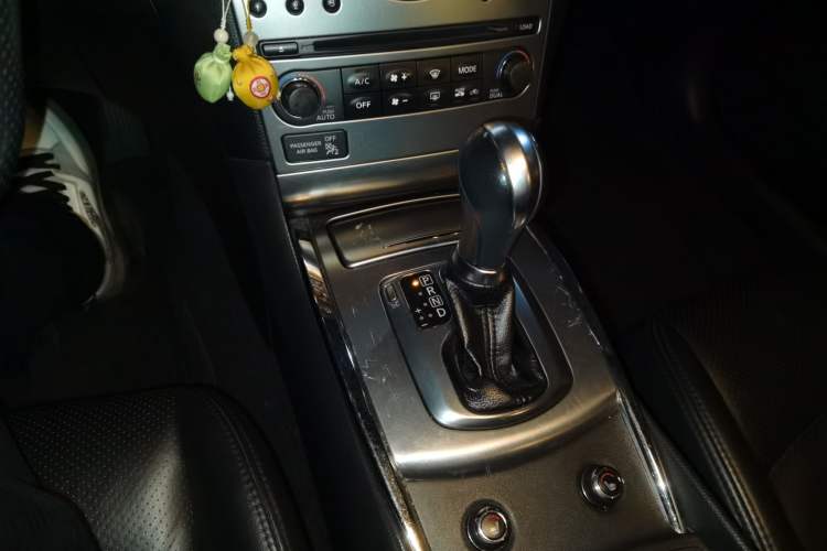 Used Infiniti G Series 2013 G25 Sedan Sport Edition Gear Lever