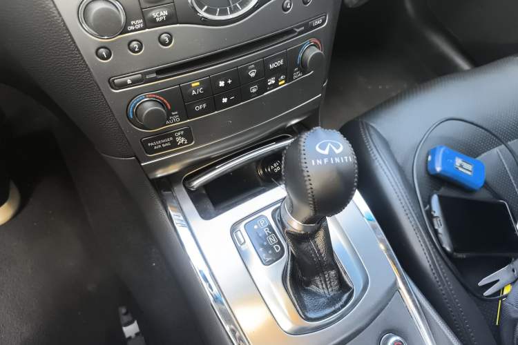Used Infiniti G Series 2013 G25 Sedan Luxury Sport Edition Gear Lever