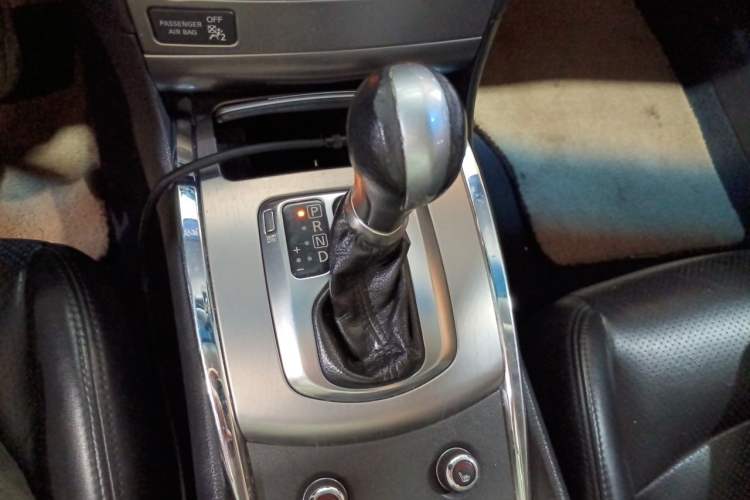 Used Infiniti G Series 2013 G25 Sedan Sport Edition Gear Lever