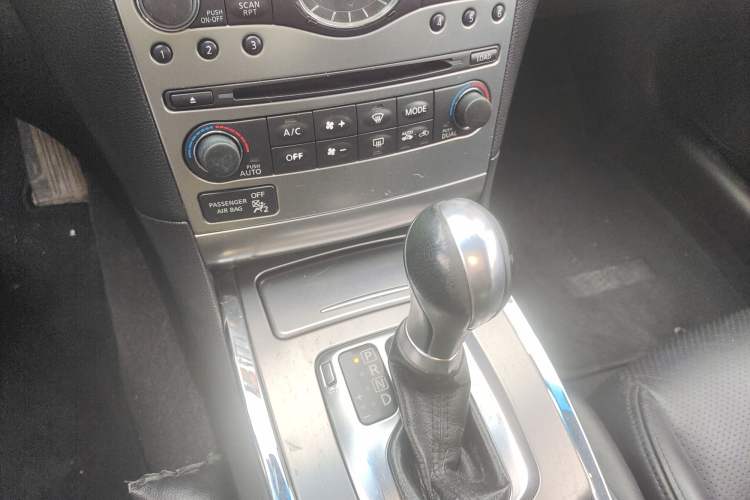 Used Infiniti G Series 2013 G25 Sedan Sport Edition Gear Lever