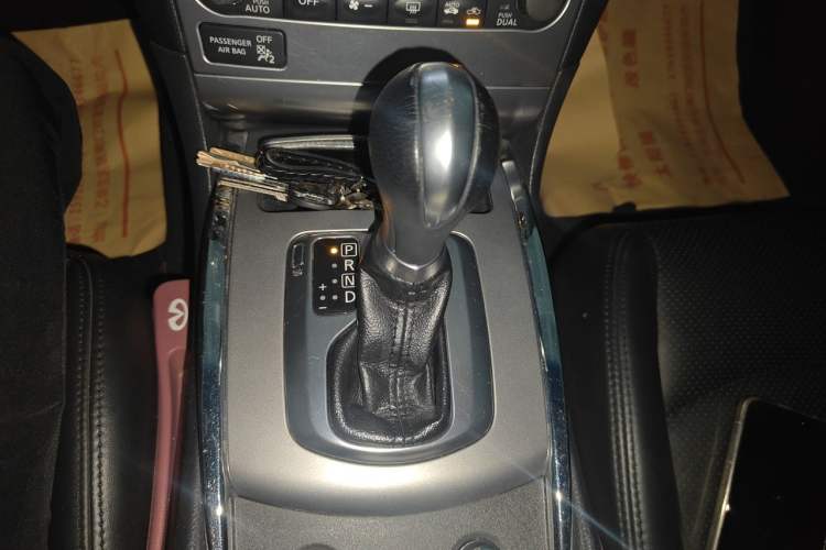 Used Infiniti G Series 2013 G25 Sedan Sport Edition Gear Lever