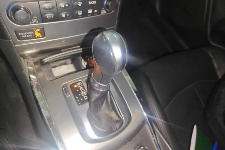 Used Infiniti G Series 2013 G25 Sedan Luxury Sport Edition Gear Lever