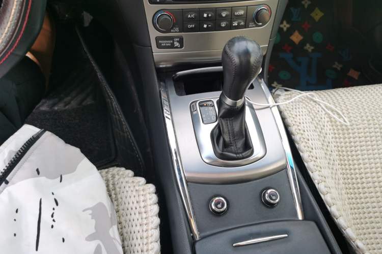Used Infiniti G Series 2013 G25 Sedan Luxury Sport Edition Gear Lever