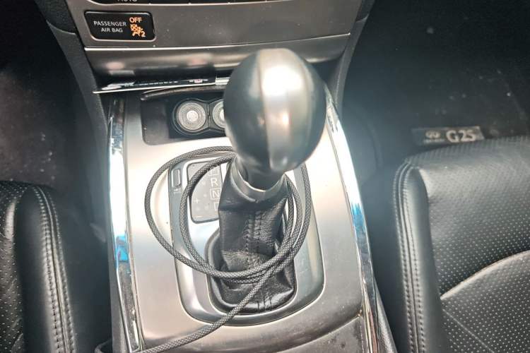 Used Infiniti G Series 2013 G25 Sedan Luxury Sport Edition Gear Lever