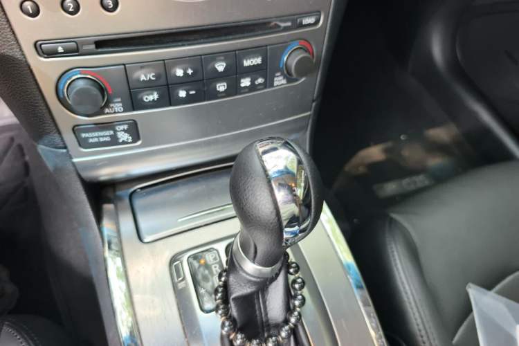 Used Infiniti G Series 2013 G25 Sedan Luxury Sport Edition Gear Lever