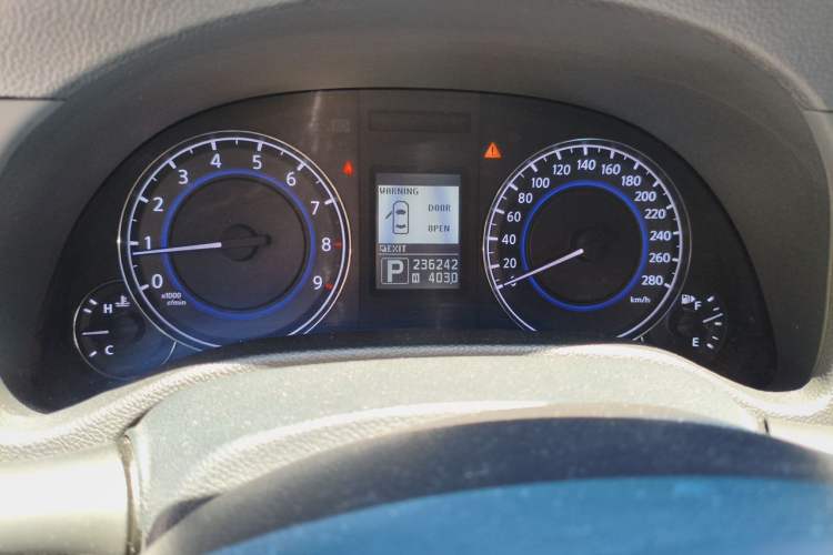 Used Infiniti G Series 2013 G25 Sedan Sport Edition Odometer Close Up
