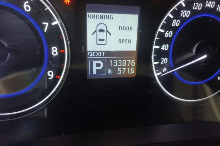 Used Infiniti G Series 2013 G25 Sedan Luxury Sport Edition Odometer Close Up
