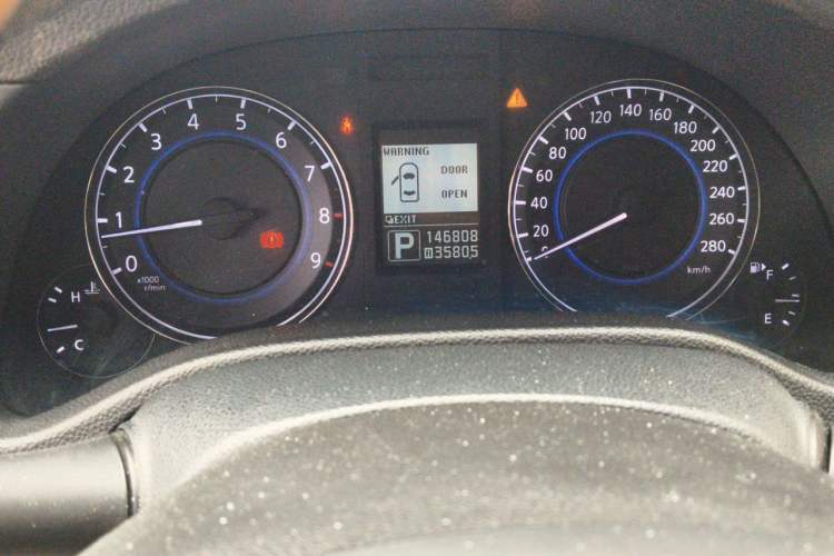 Used Infiniti G Series 2013 G25 Sedan Sport Edition Odometer Close Up