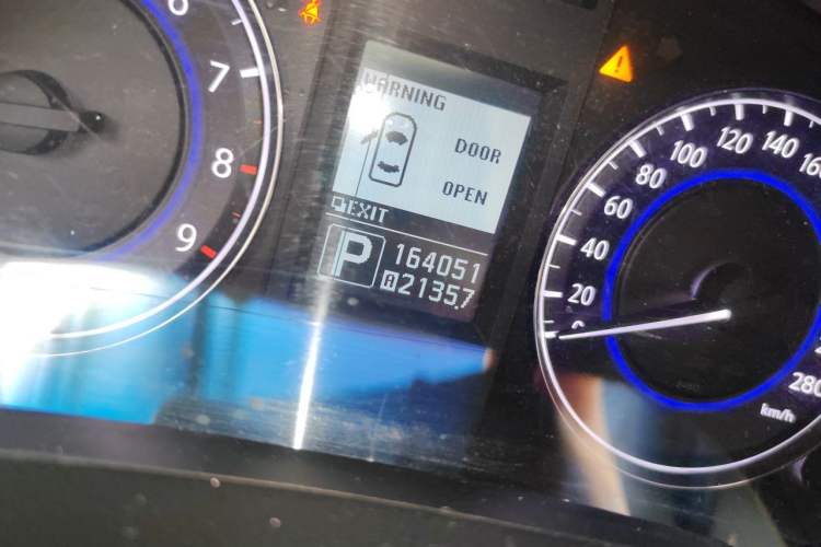 Used Infiniti G Series 2013 G25 Sedan Sport Edition Odometer Close Up