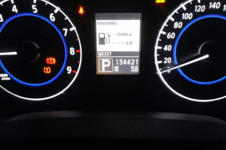 Used Infiniti G Series 2013 G25 Sedan Sport Edition Odometer Close Up