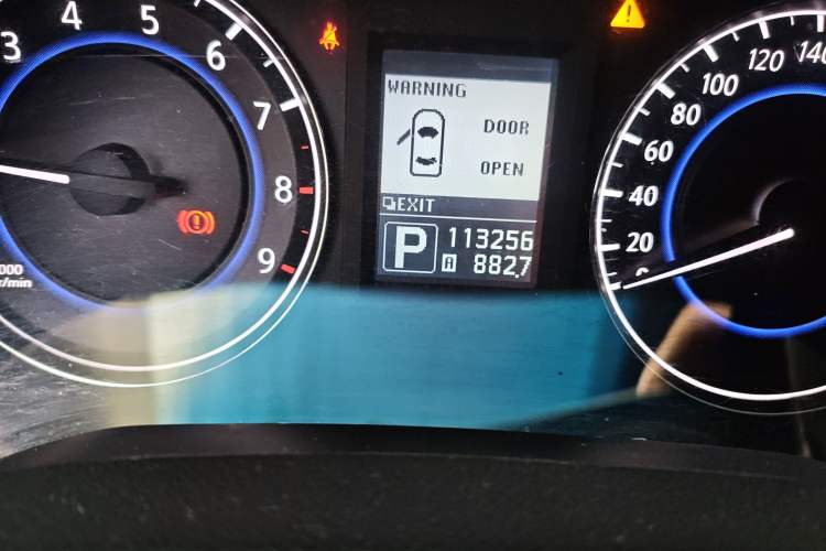 Used Infiniti G Series 2013 G25 Sedan Sport Edition Odometer Close Up