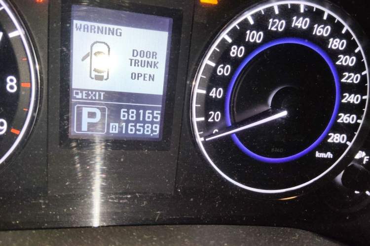 Used Infiniti G Series 2013 G25 Sedan Sport Edition Odometer Close Up