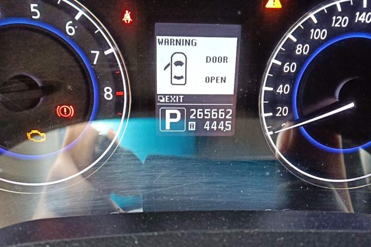 Used Infiniti G Series 2013 G25 Sedan Sport Edition Odometer Close Up