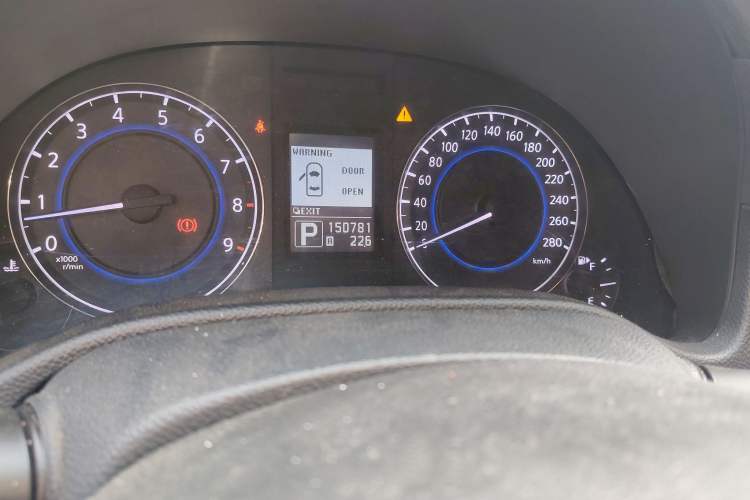 Used Infiniti G Series 2013 G25 Sedan Sport Edition Odometer Close Up
