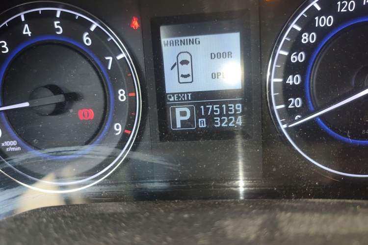 Used Infiniti G Series 2013 G37 Sedan Odometer Close Up