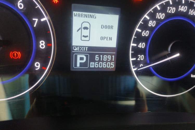 Used Infiniti G Series 2013 G25 Sedan Luxury Sport Edition Odometer Close Up