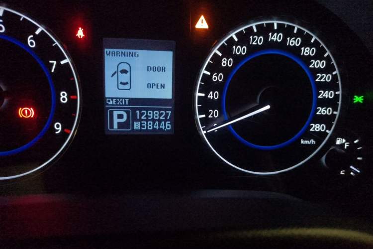 Used Infiniti G Series 2013 G25 Sedan Luxury Sport Edition Odometer Close Up