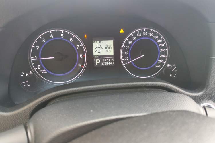 Used Infiniti G Series 2013 G25 Sedan Luxury Sport Edition Odometer Close Up