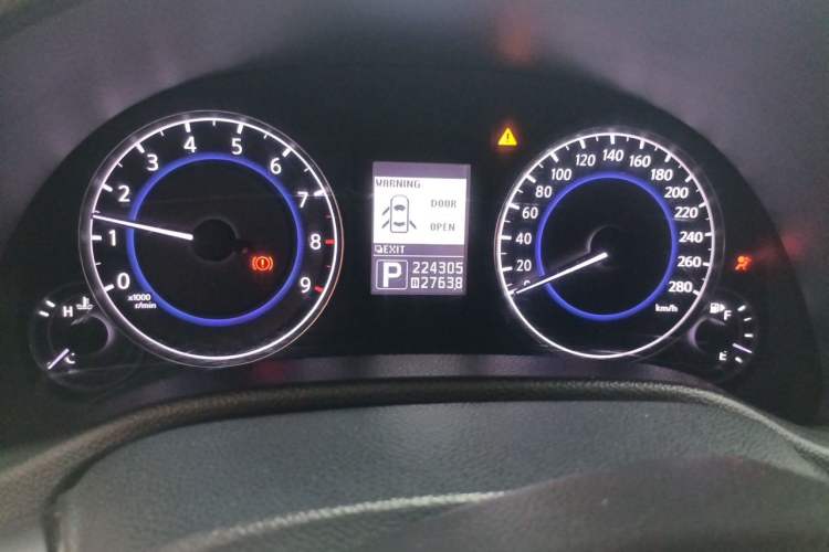 Used Infiniti G Series 2013 G25 Sedan Sport Edition Odometer Close Up