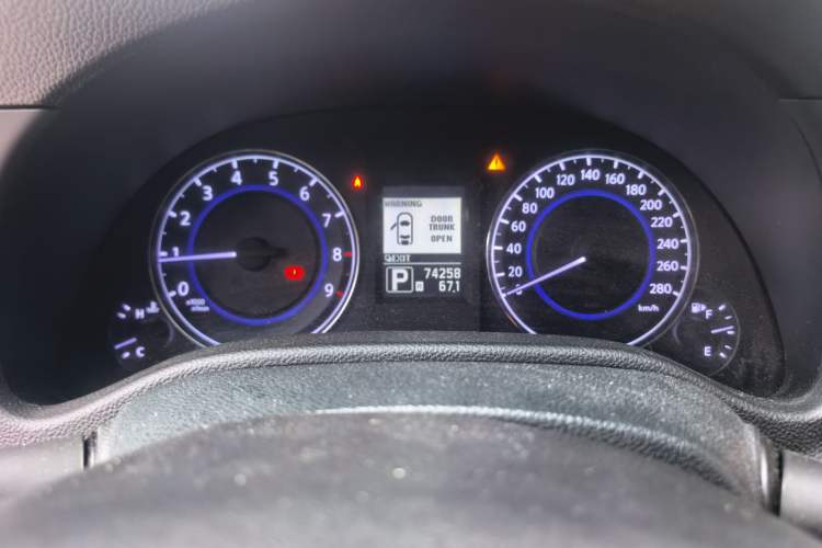 Used Infiniti G Series 2013 G25 Sedan Luxury Sport Edition Odometer Close Up