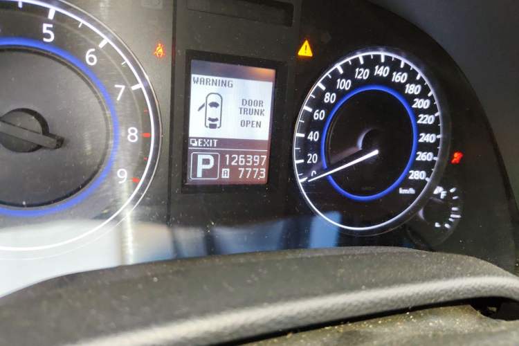 Used Infiniti G Series 2013 G25 Sedan Luxury Sport Edition Odometer Close Up