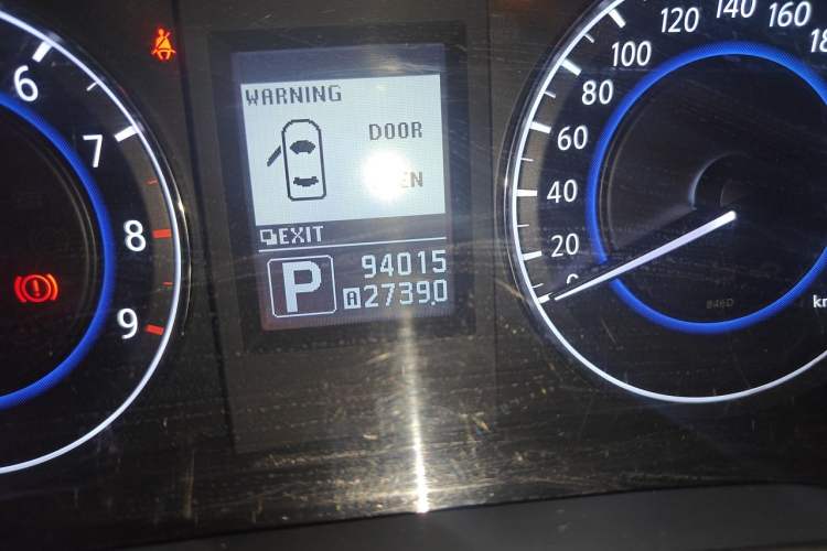 Used Infiniti G Series 2013 G25 Sedan Sport Edition Odometer Close Up