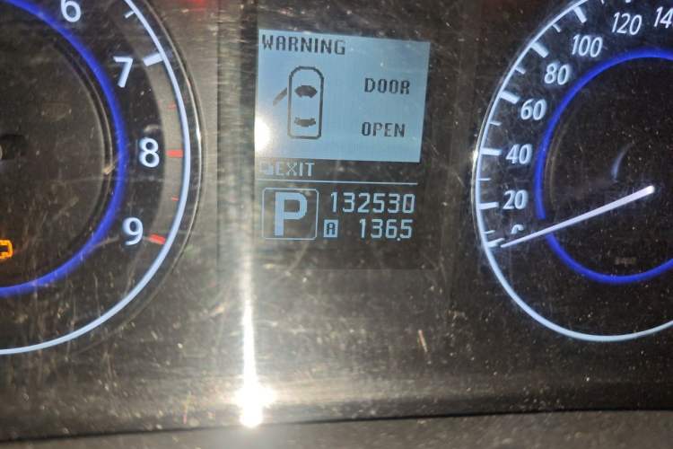 Used Infiniti G Series 2013 G25 Sedan Luxury Sport Edition Odometer Close Up