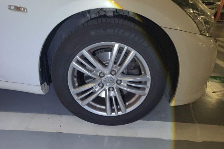 Used Infiniti G Series 2013 G25 Sedan Luxury Sport Edition Right Front Wheel Hub