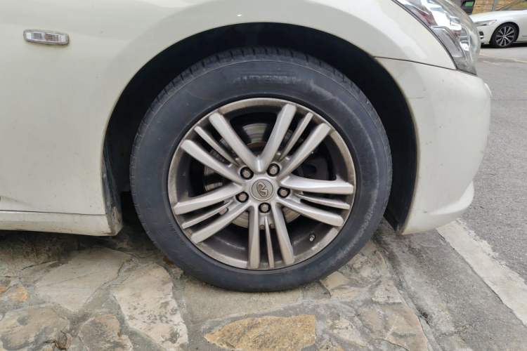 Used Infiniti G Series 2013 G25 Sedan Luxury Sport Edition Right Front Wheel Hub