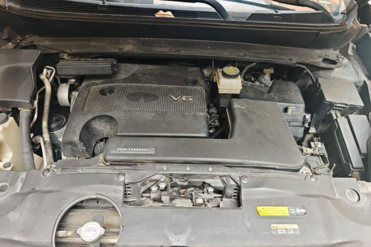 Used Infiniti JX 2013 JX35 Two-Wheel-Drive Excellence Edition Engine Bay