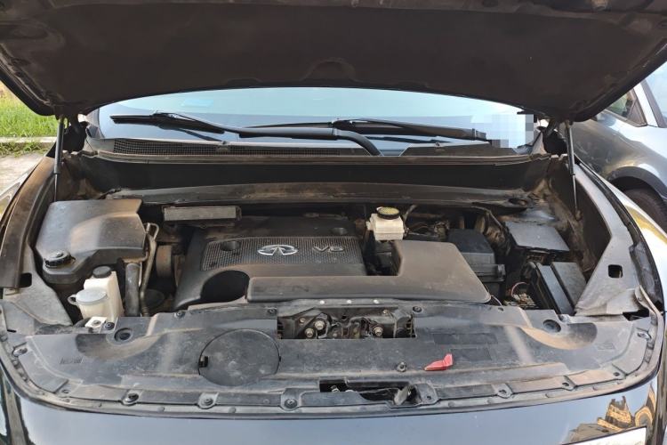 Used Infiniti JX 2013 JX35 Two-Wheel-Drive Excellence Edition Engine Bay