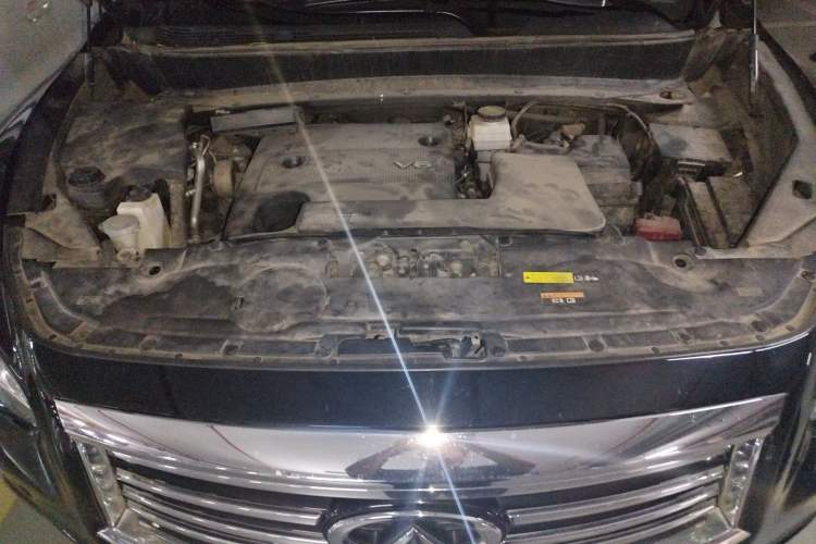 Used Infiniti JX 2013 JX35 Two-Wheel-Drive Excellence Edition Engine Bay