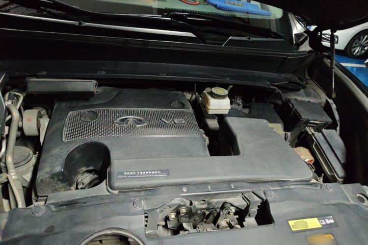 Used Infiniti JX 2013 JX35 Two-Wheel-Drive Excellence Edition Engine Bay