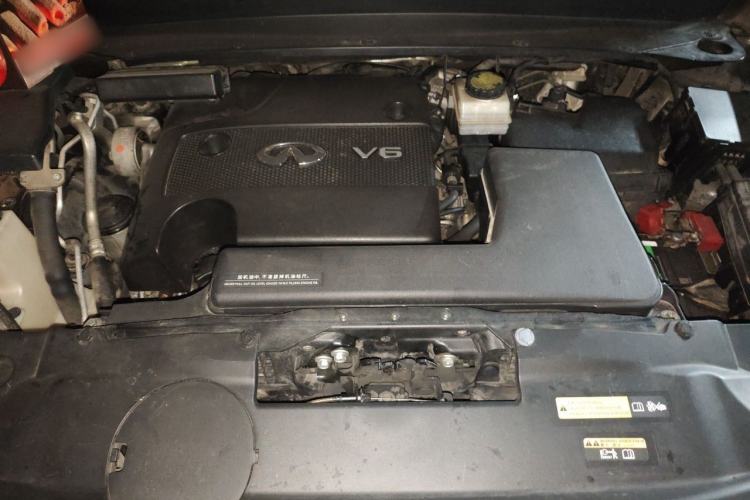 Used Infiniti JX 2013 JX35 Two-Wheel-Drive Excellence Edition Engine Bay