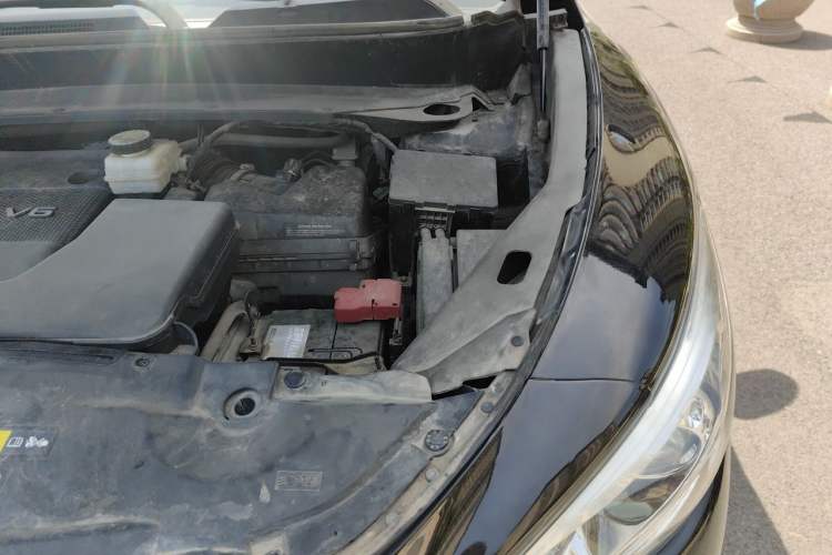 Used Infiniti JX 2013 JX35 Two-Wheel-Drive Excellence Edition Engine Bay Left