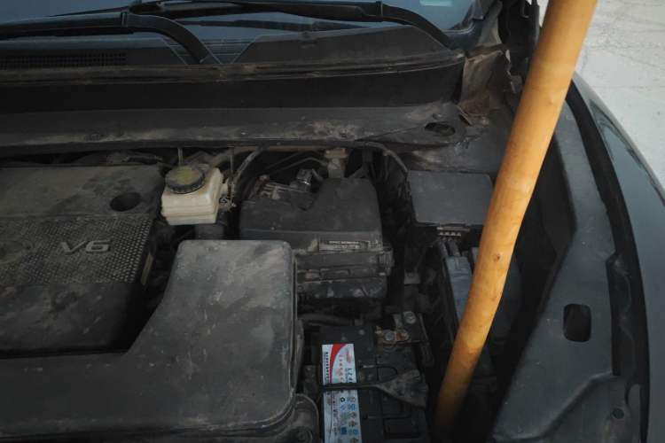 Used Infiniti JX 2013 JX35 Two-Wheel-Drive Excellence Edition Engine Bay Left