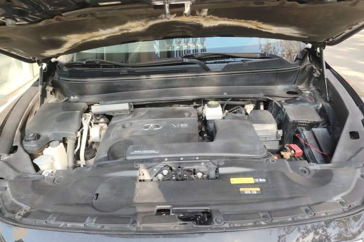 Used Infiniti JX 2013 JX35 Two-Wheel-Drive Excellence Edition Engine Bay