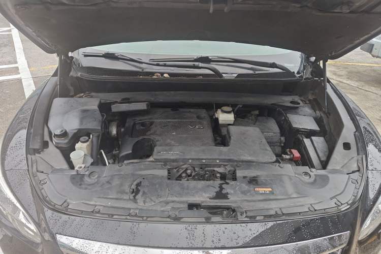 Used Infiniti JX 2013 JX35 Two-Wheel-Drive Excellence Edition Engine Bay