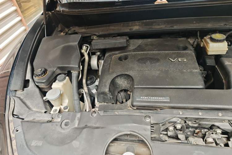 Used Infiniti JX 2013 JX35 Two-Wheel-Drive Excellence Edition Engine Bay Right