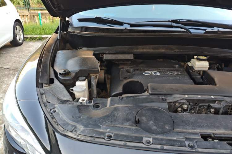 Used Infiniti JX 2013 JX35 Two-Wheel-Drive Excellence Edition Engine Bay Right