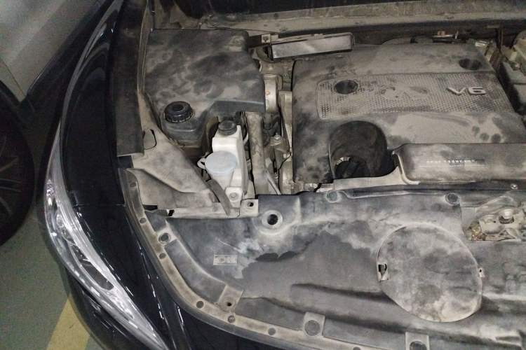 Used Infiniti JX 2013 JX35 Two-Wheel-Drive Excellence Edition Engine Bay Right