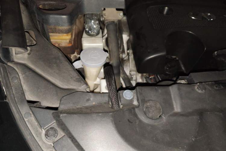 Used Infiniti JX 2013 JX35 Two-Wheel-Drive Excellence Edition Engine Bay Right