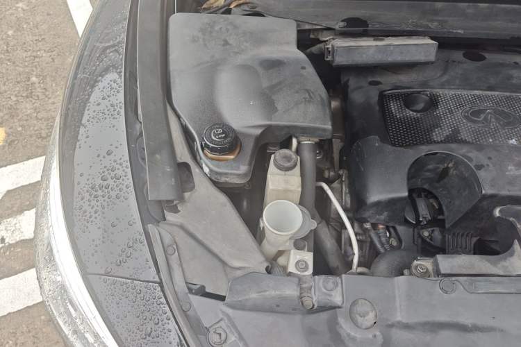 Used Infiniti JX 2013 JX35 Two-Wheel-Drive Excellence Edition Engine Bay Right