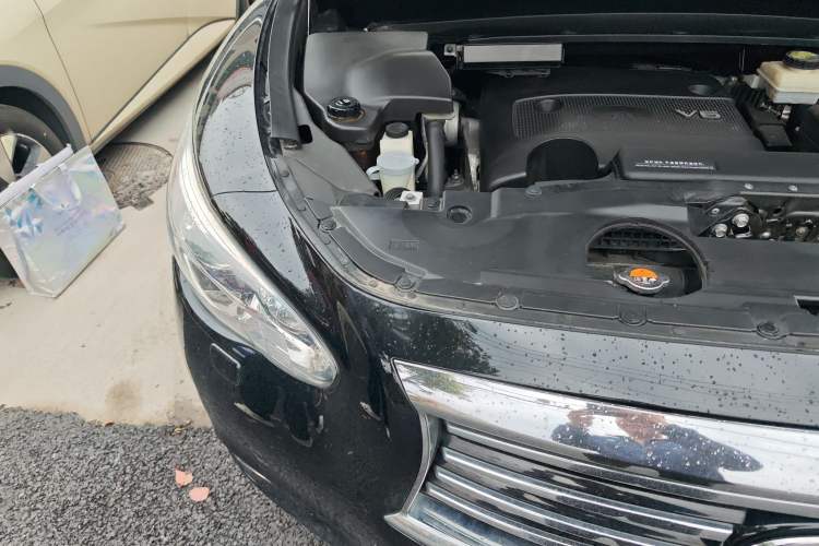 Used Infiniti JX 2013 JX35 Two-Wheel-Drive Excellence Edition Engine Bay Right
