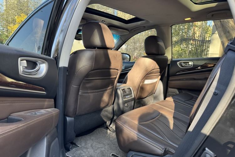 Used Infiniti JX 2013 JX35 Two-Wheel-Drive Excellence Edition Exterior 5