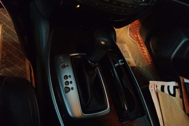 Used Infiniti JX 2013 JX35 Two-Wheel-Drive Excellence Edition Gear Lever