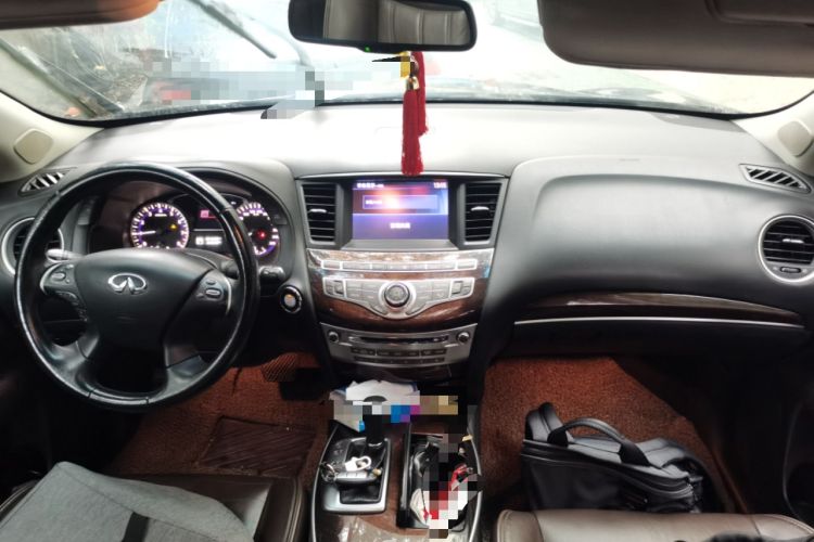 Used Infiniti JX 2013 JX35 Two-Wheel-Drive Excellence Edition Interior 2